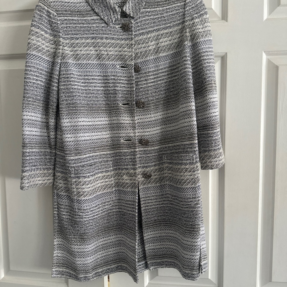 ST. JOHN
St. John Sophisticated Textured Jacket – Timeless Chic